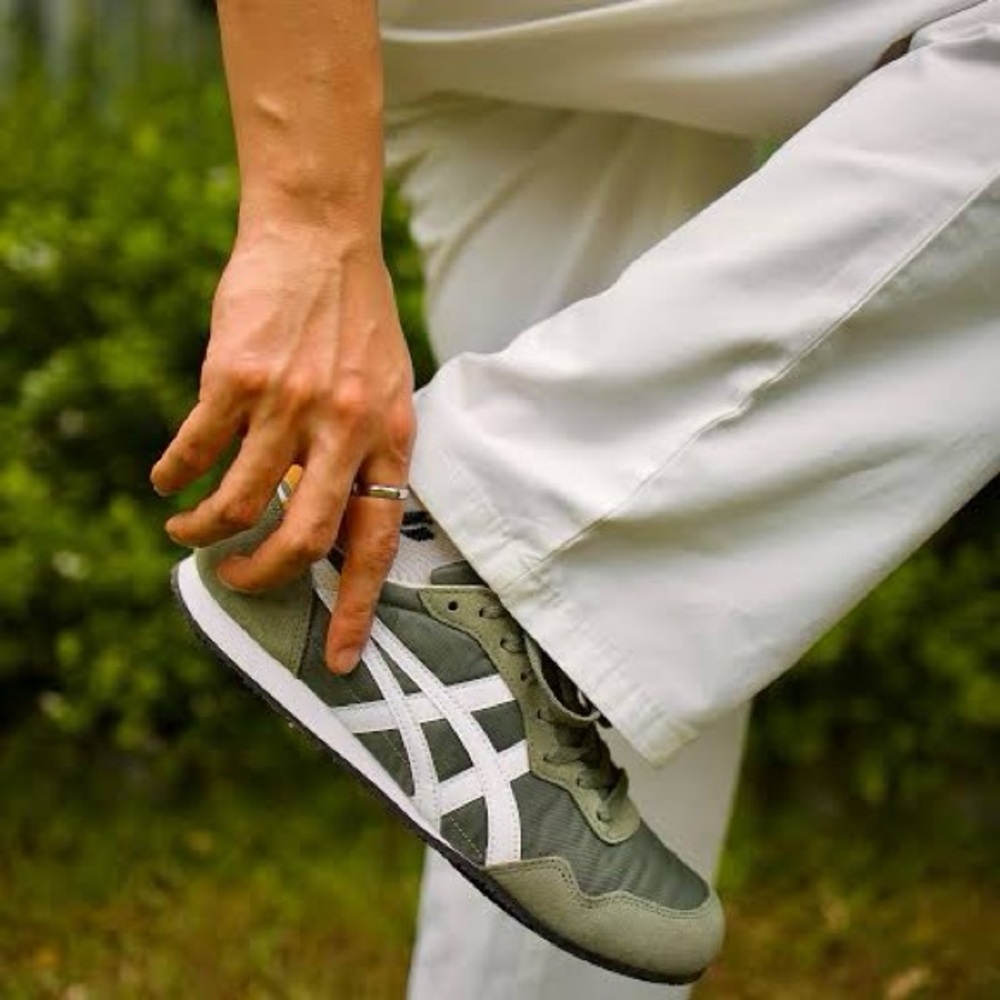 Onitsuka Tiger Serrano sneaker by ASICS in "Burnt Olive/White"
